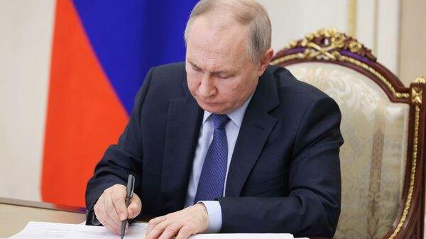Путин подписал закон о «периоде охлаждения» по потребительским кредитам